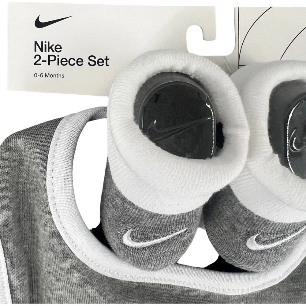 Nike Bib and‎ Booties 2-Piece Set Baby 0-6M Grey White Swoosh NEW